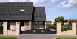 Portail battant aluminium moderne, avec portillon